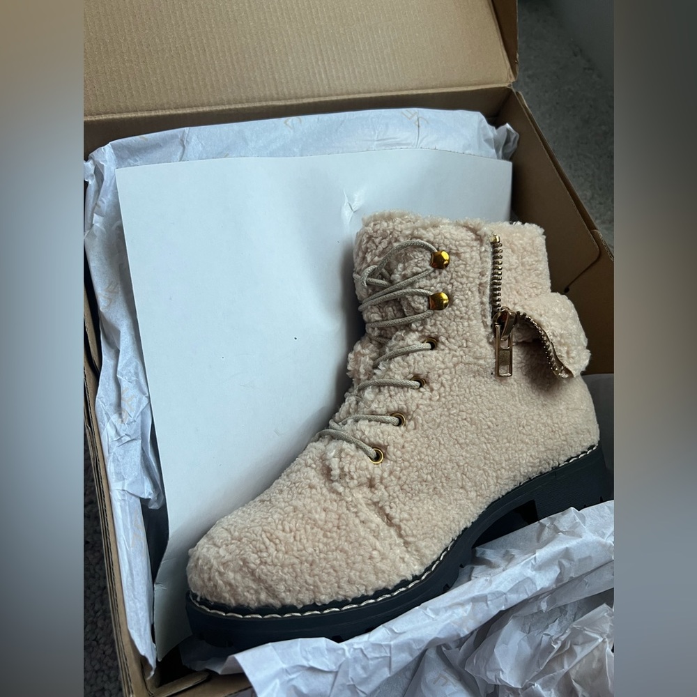 JustFab Illona Booties Size 7